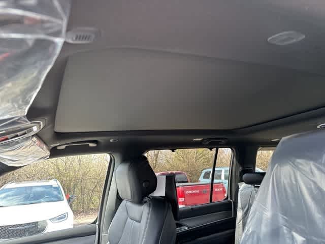 Thumbnail: 2026 Jeep Grand Wagoneer - 5