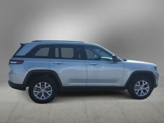 Thumbnail: 2022 Jeep Grand Cherokee - 9
