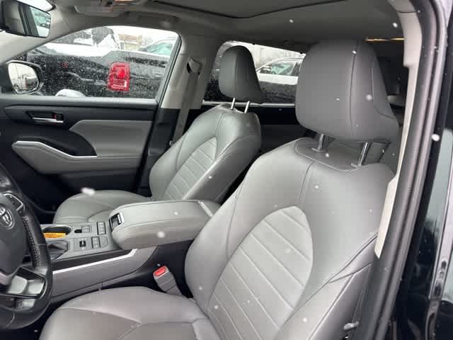 Thumbnail: 2022 Toyota Highlander - 3