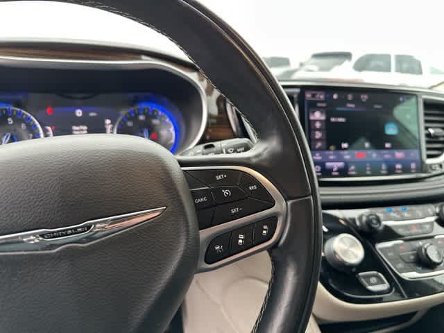 Thumbnail: 2022 Chrysler Pacifica - 10