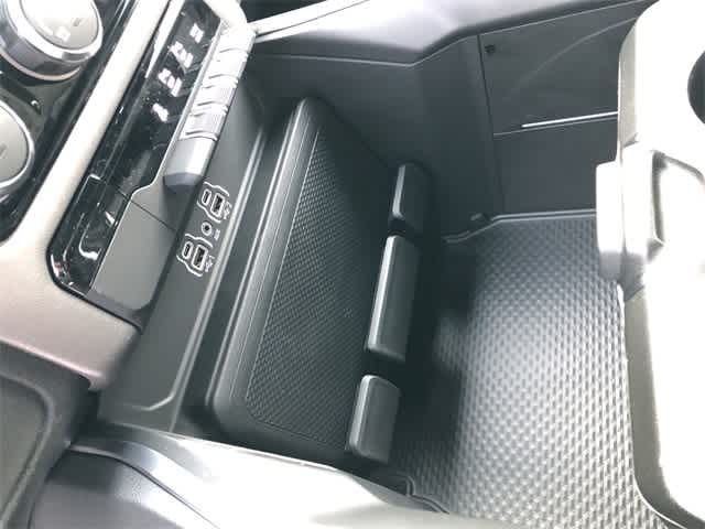 Thumbnail: 2026 RAM 1500 - 17