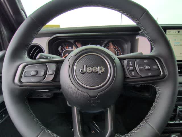 Thumbnail: 2026 Jeep Gladiator - 22
