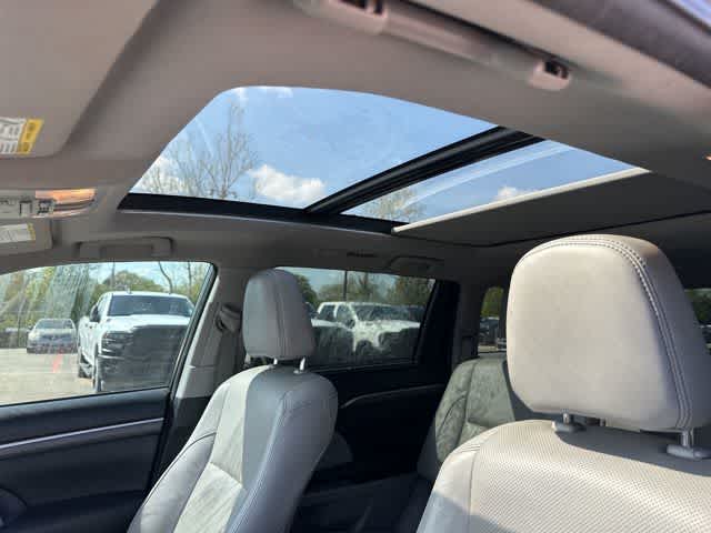 Thumbnail: 2017 Toyota Highlander - 7