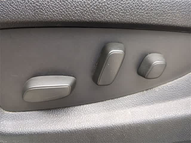 Thumbnail: 2015 Chevrolet Tahoe - 17