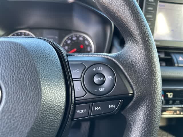 Thumbnail: 2022 Toyota RAV4 - 10