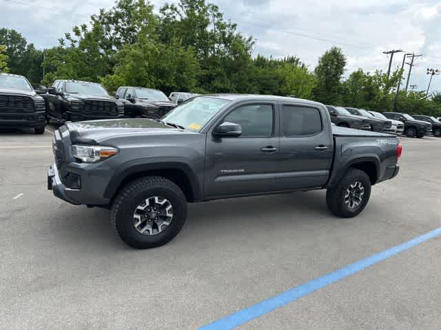 Thumbnail: 2017 Toyota Tacoma - 14