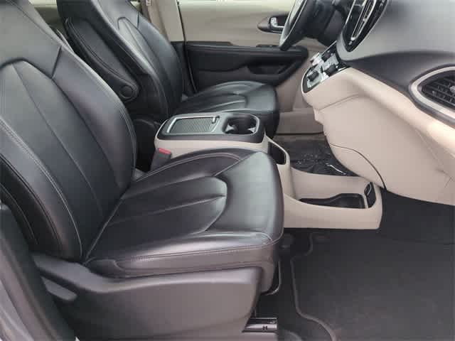 Thumbnail: 2023 Chrysler Pacifica - 20