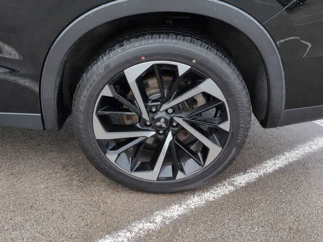 Thumbnail: 2022 Mitsubishi Outlander - 14