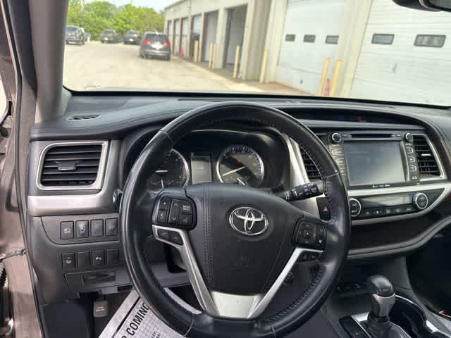 Thumbnail: 2017 Toyota Highlander - 7