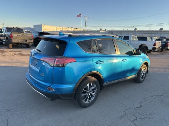 Thumbnail: 2016 Toyota RAV4 - 18