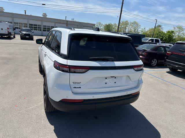 Thumbnail: 2023 Jeep Grand Cherokee - 16