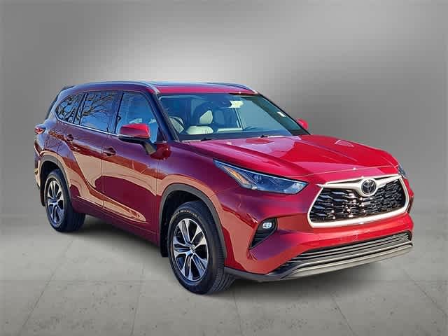 Thumbnail: 2022 Toyota Highlander - 2