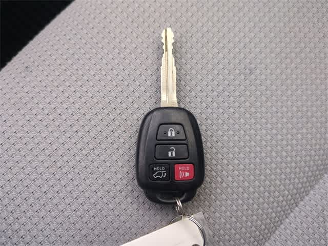 Thumbnail: 2017 Toyota RAV4 - 35