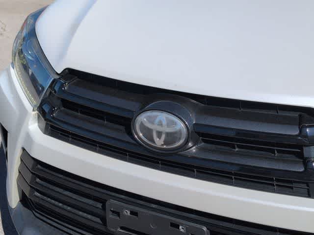 Thumbnail: 2019 Toyota Highlander - 12
