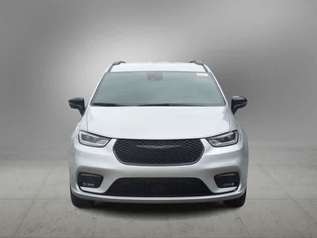 Thumbnail: 2026 Chrysler Pacifica - 3