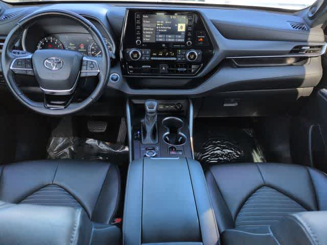 Thumbnail: 2021 Toyota Highlander - 15
