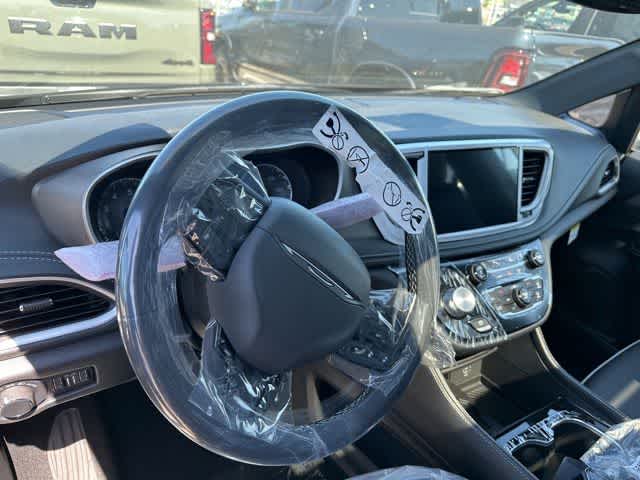 Thumbnail: 2027 Chrysler Pacifica - 3
