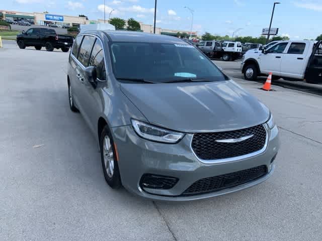 Thumbnail: 2023 Chrysler Pacifica - 25