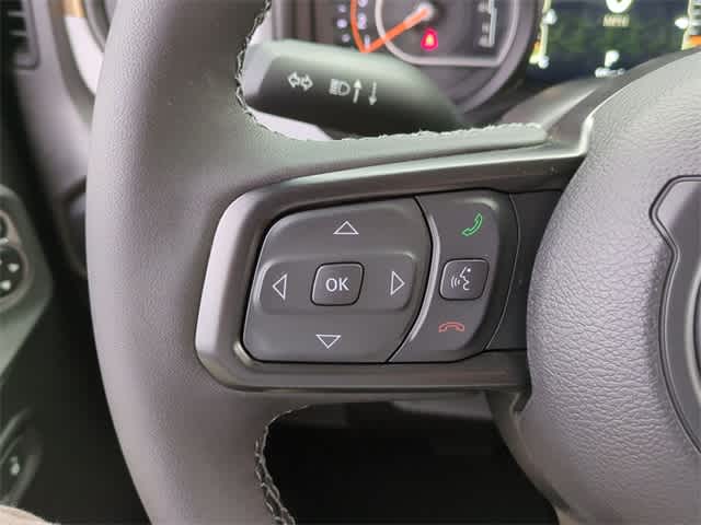 Thumbnail: 2025 Jeep Gladiator - 23