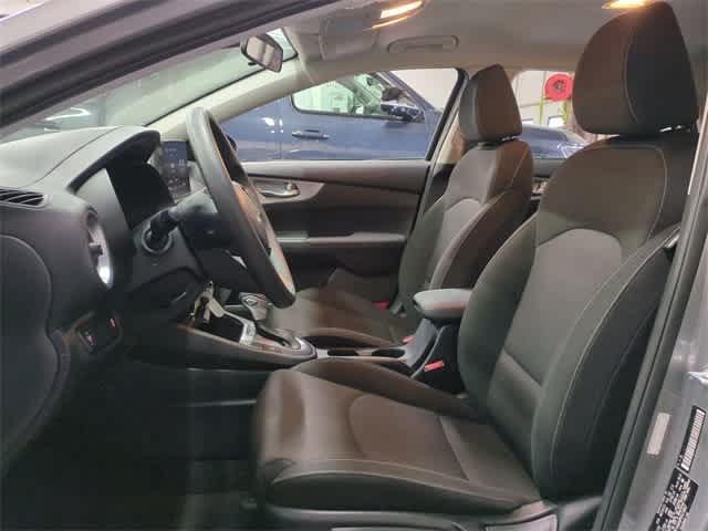 Thumbnail: 2023 Kia Forte - 17