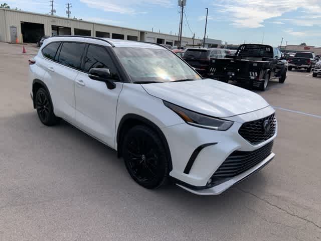 Thumbnail: 2023 Toyota Highlander - 25