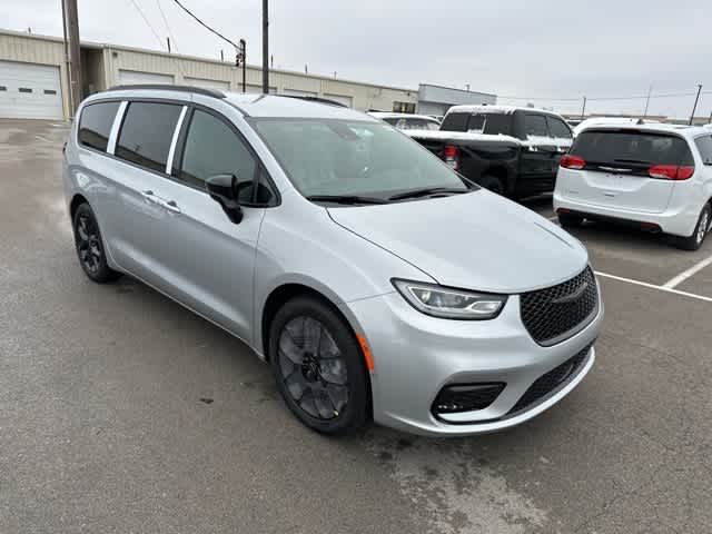 Thumbnail: 2026 Chrysler Pacifica - 21