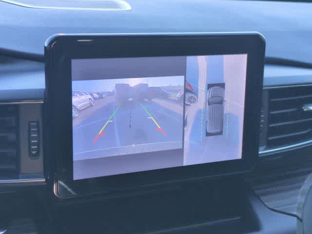 Thumbnail: 2020 Ford Explorer - 32