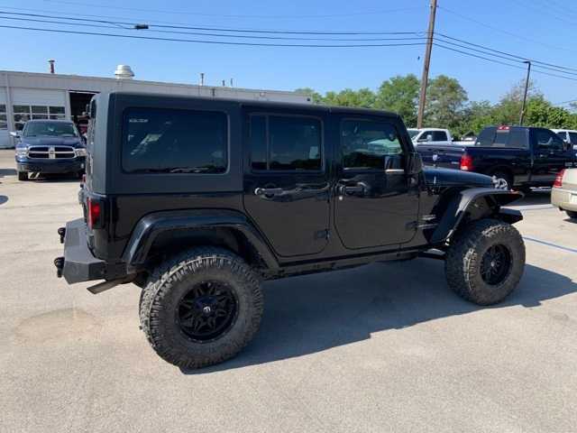 2014 Jeep Wrangler Unlimited Sahara 17