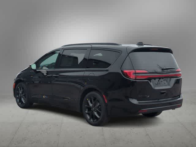 Thumbnail: 2026 Chrysler Pacifica - 6
