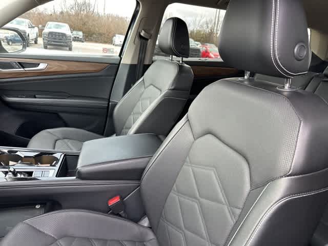 Thumbnail: 2024 Volkswagen Atlas - 3