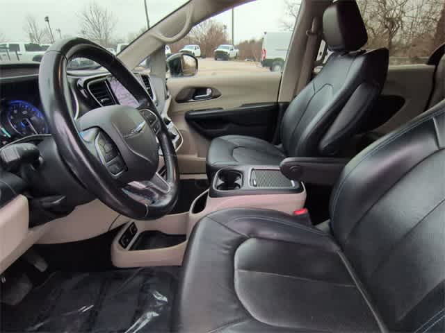 Thumbnail: 2021 Chrysler Pacifica - 10