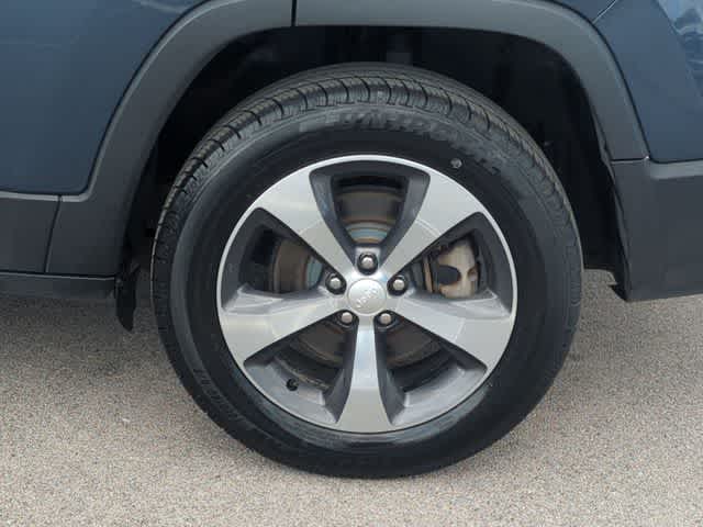 Thumbnail: 2019 Jeep Cherokee - 13