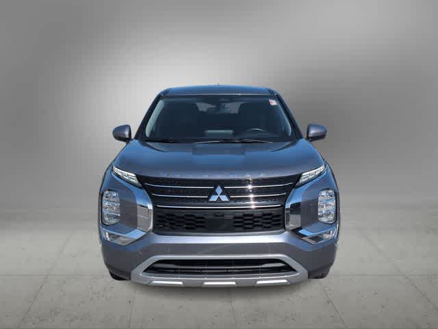 Thumbnail: 2024 Mitsubishi Outlander - 3
