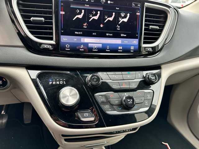 Thumbnail: 2023 Chrysler Pacifica - 11