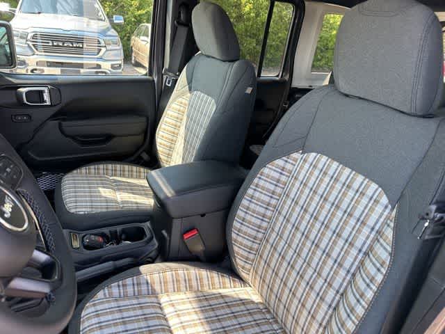 Thumbnail: 2026 Jeep Wrangler - 4