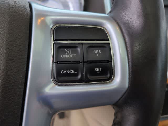 Thumbnail: 2013 Chrysler 300 - 25