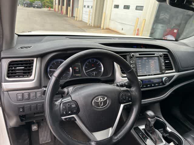 Thumbnail: 2019 Toyota Highlander - 8