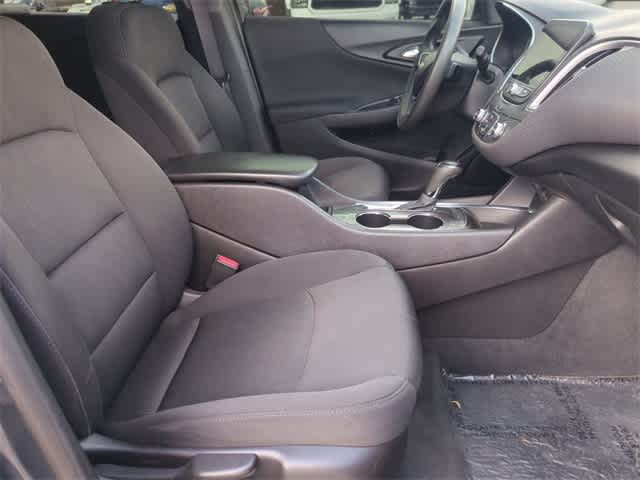 Thumbnail: 2019 Chevrolet Malibu - 21