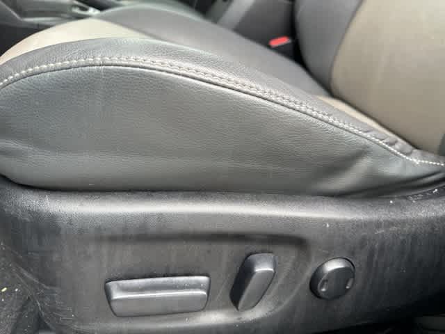 Thumbnail: 2015 Toyota RAV4 - 9