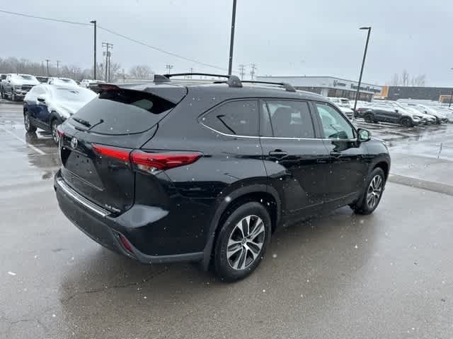 Thumbnail: 2022 Toyota Highlander - 23