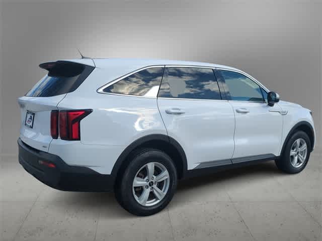 Thumbnail: 2023 Kia Sorento - 8