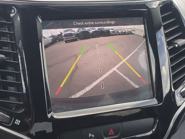 Thumbnail: 2019 Jeep Cherokee - 28