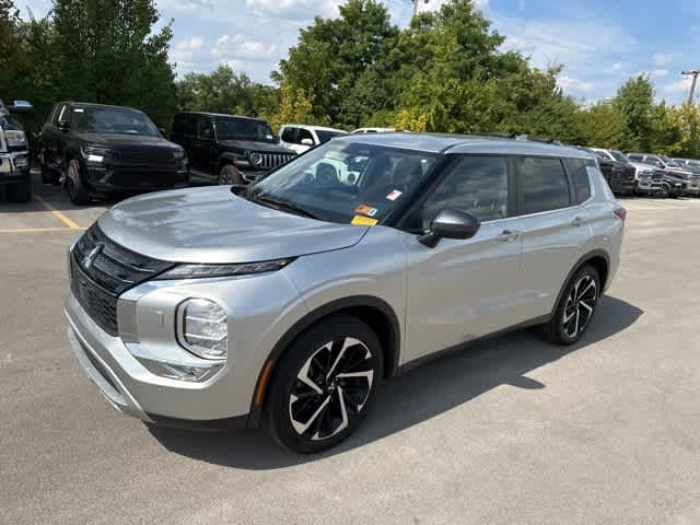 Thumbnail: 2022 Mitsubishi Outlander - 14