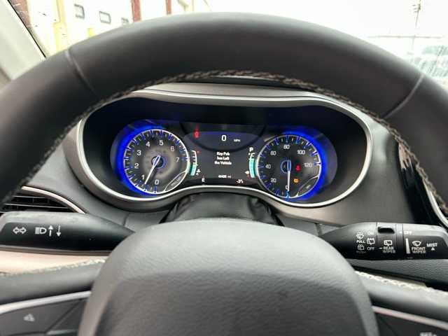 Thumbnail: 2023 Chrysler Pacifica - 7