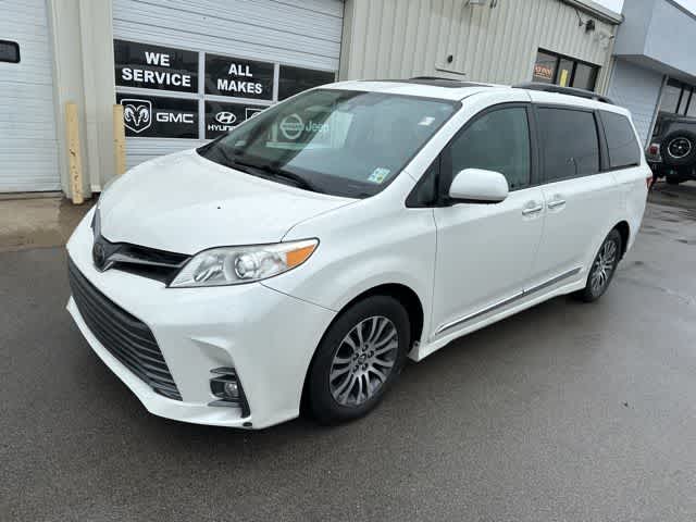 Thumbnail: 2018 Toyota Sienna - 2