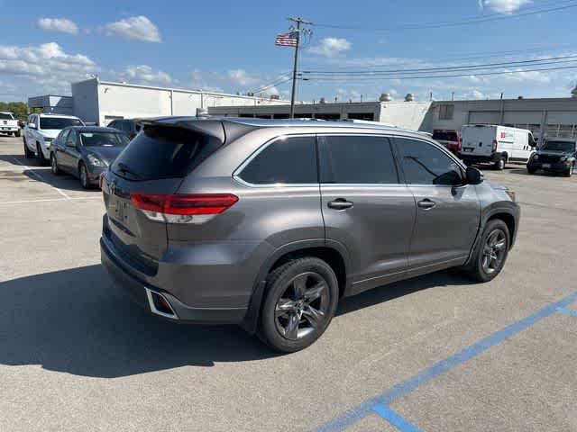 Thumbnail: 2017 Toyota Highlander - 24
