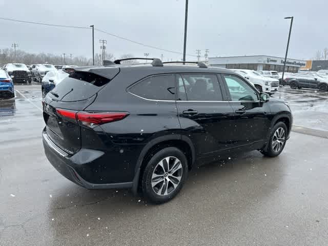 Thumbnail: 2022 Toyota Highlander - 25