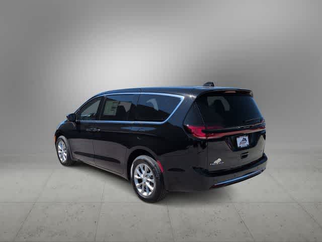 Thumbnail: 2027 Chrysler Pacifica - 6