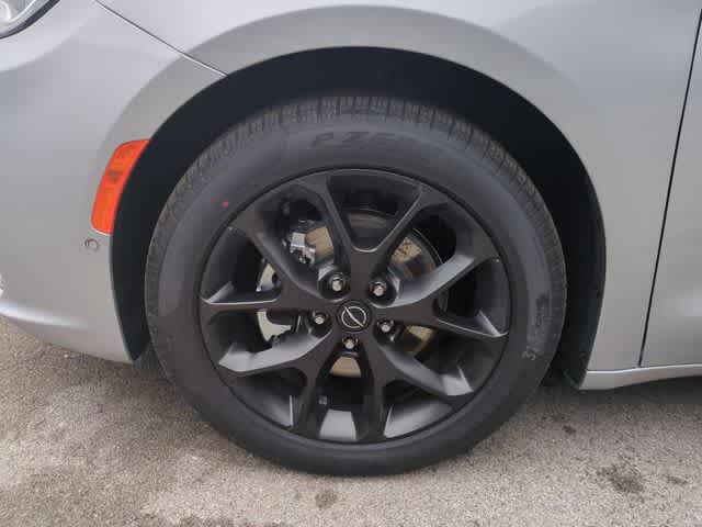 Thumbnail: 2026 Chrysler Pacifica - 14