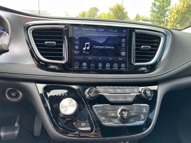 Thumbnail: 2018 Chrysler Pacifica - 5